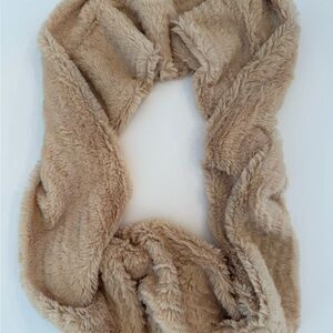Women’s Tan Faux Fur Scarf